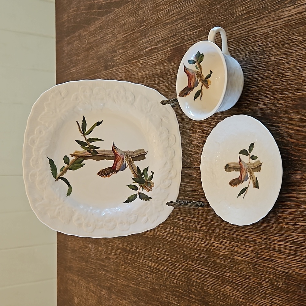 Alfred Meakin England Bewick's Wren #18 Square Luncheon Plate, Cup and Saucer
